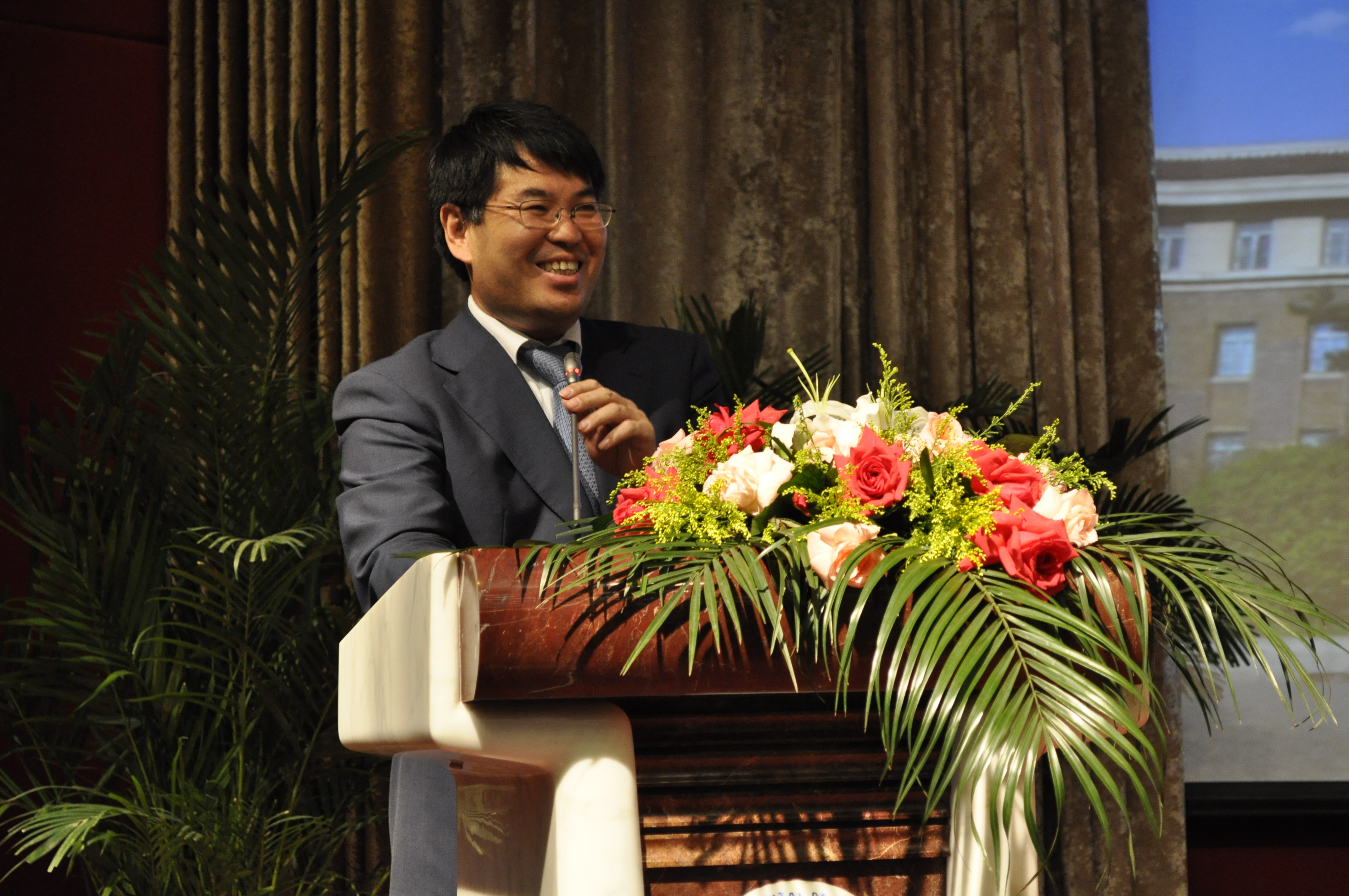 展涛校长参加白求恩医学院2010届学生毕业典礼