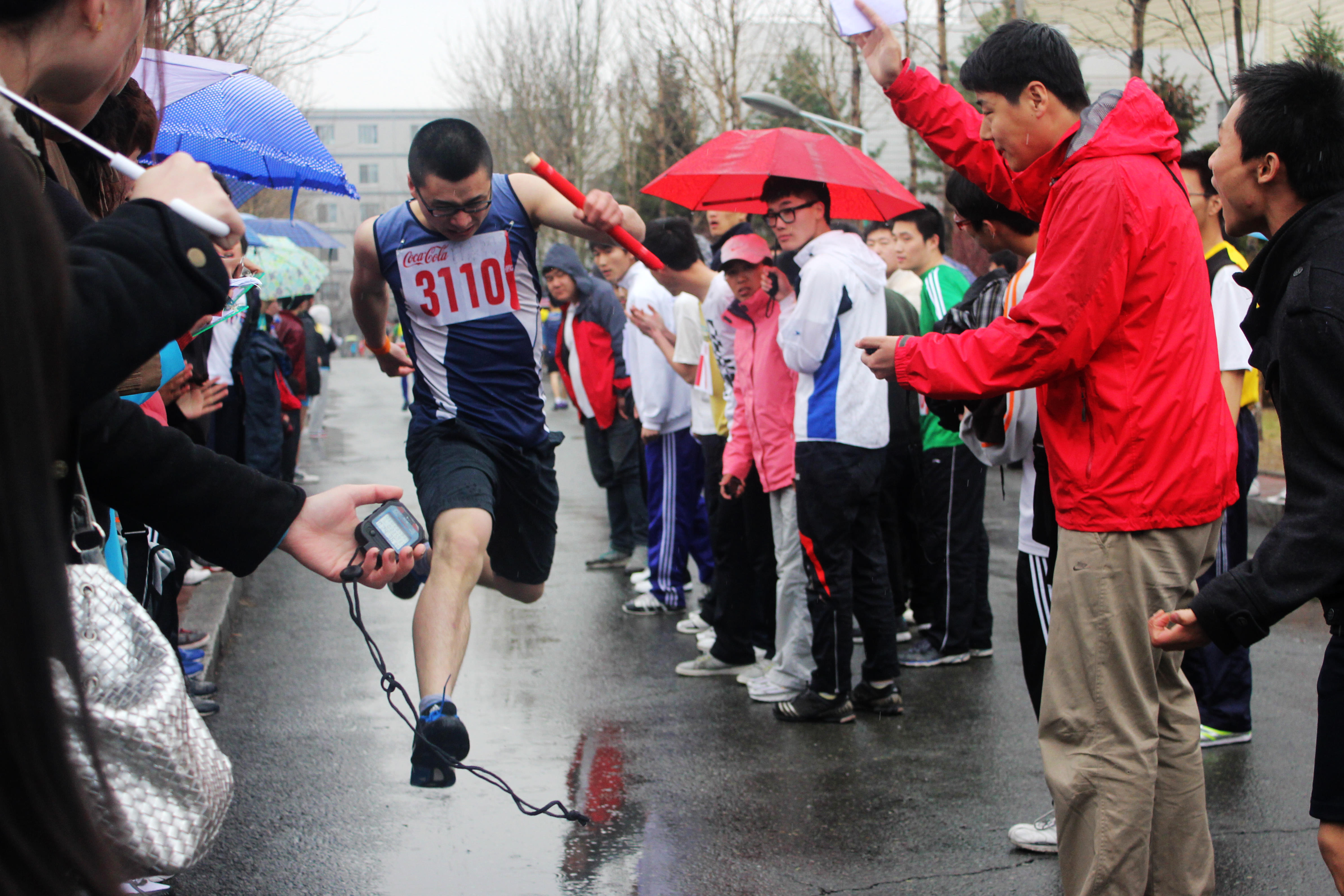 白求恩医学院在吉林大学迎"五四"青年长跑接力赛中豪取四连冠